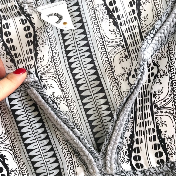 Like New Anthropologie Akemi + Kin Mixed Media Top - Picture 4 of 10